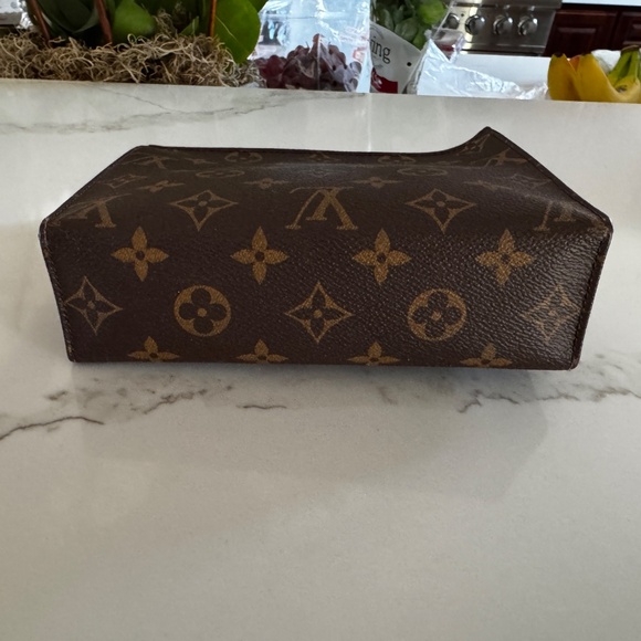 Louis Vuitton Monogram Toiletry 19 Pouch - Picture 4 of 6